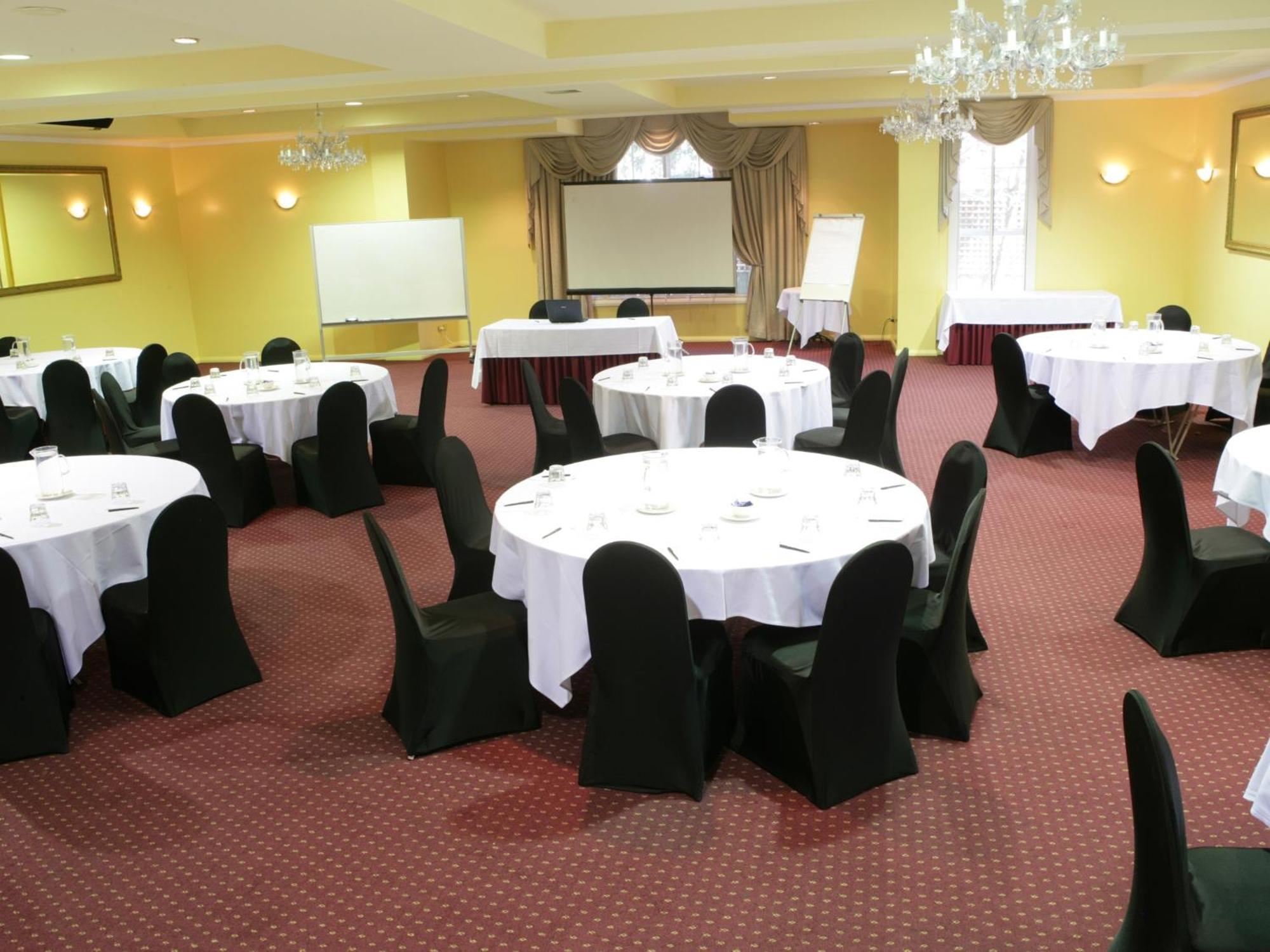 Beau Monde International Hotel Doncaster East Buitenkant foto