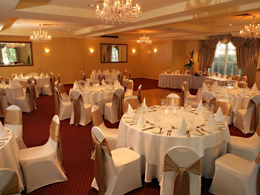 Beau Monde International Hotel Doncaster East Buitenkant foto