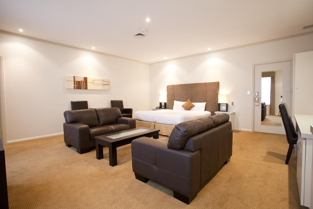Beau Monde International Hotel Doncaster East Buitenkant foto