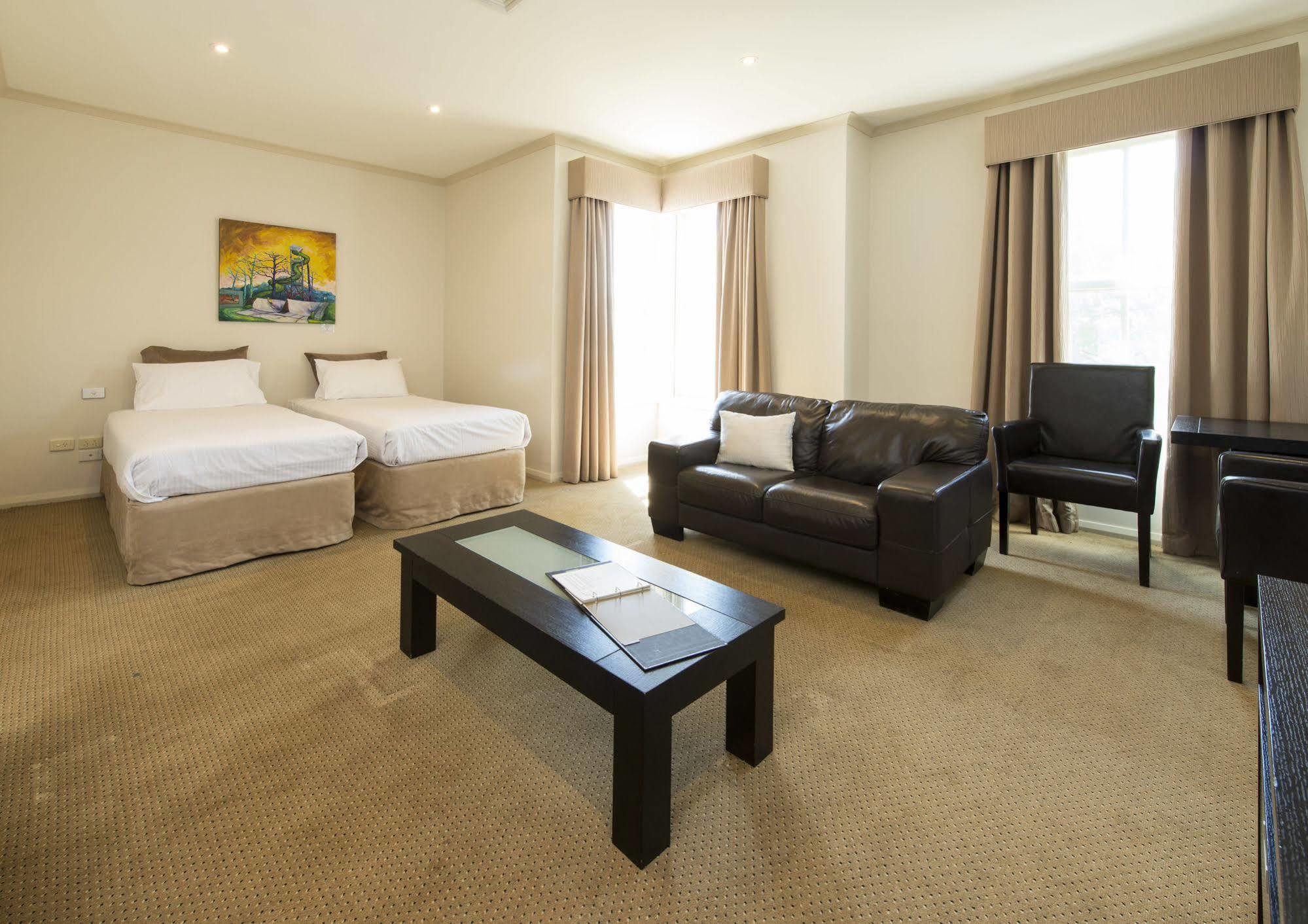 Beau Monde International Hotel Doncaster East Buitenkant foto