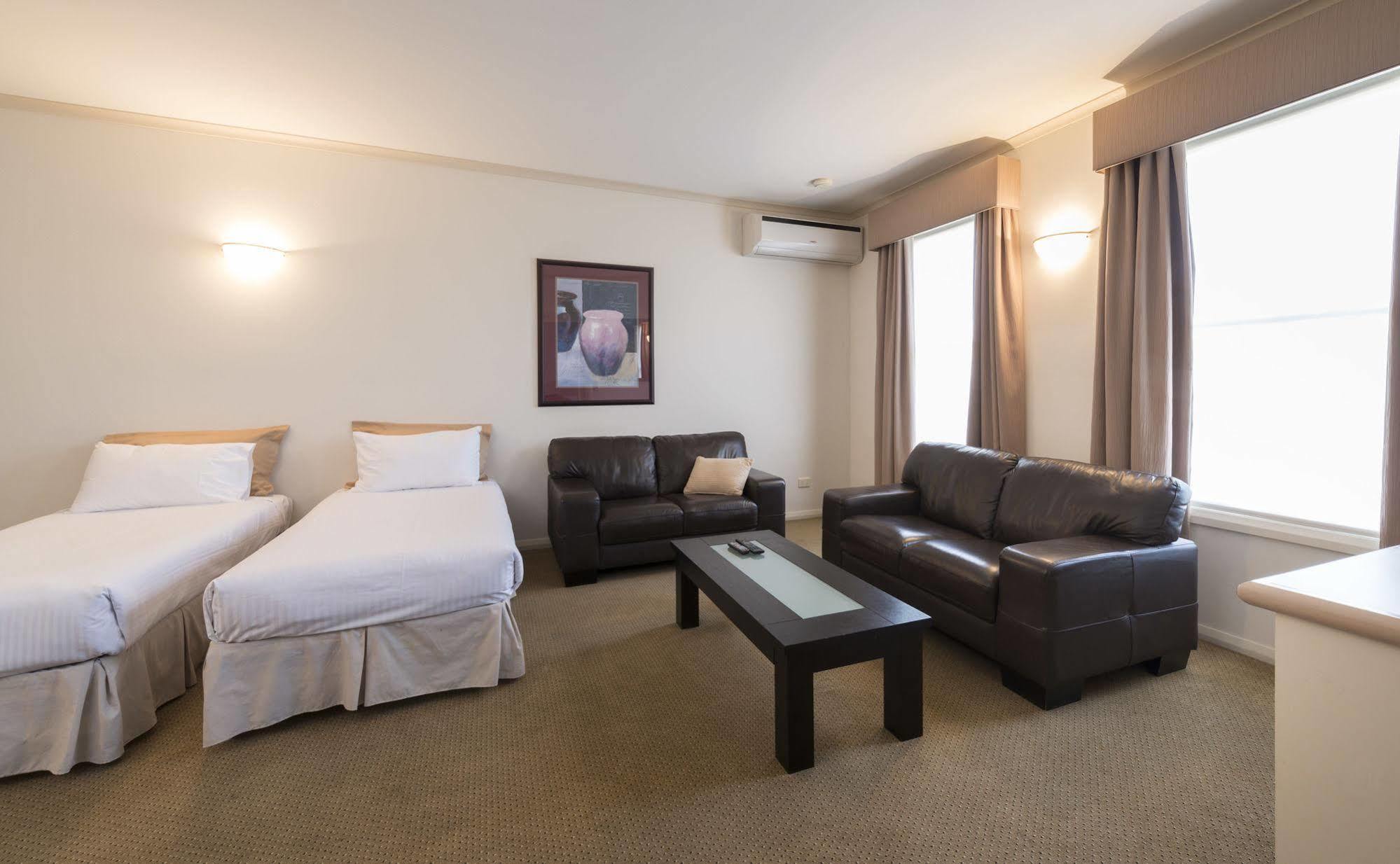 Beau Monde International Hotel Doncaster East Buitenkant foto