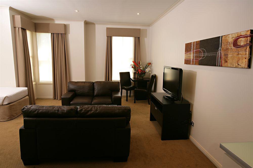 Beau Monde International Hotel Doncaster East Buitenkant foto