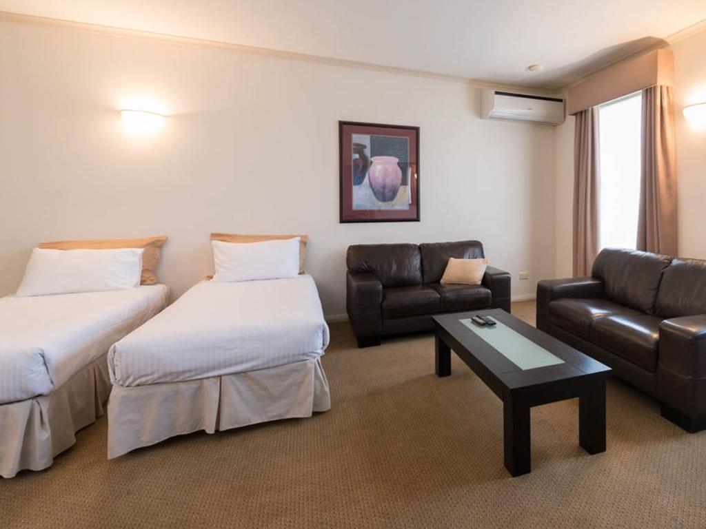 Beau Monde International Hotel Doncaster East Buitenkant foto